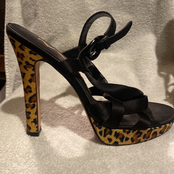 Nina heels super fun! Definitely life left in these. Size 8 1/2 - Picture 3 of 5